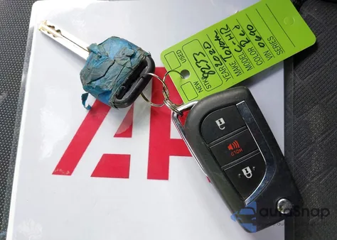 2020 Toyota C-Hr Le z USA, uszkodzony, nr VIN JTNKHMBX8L1090690